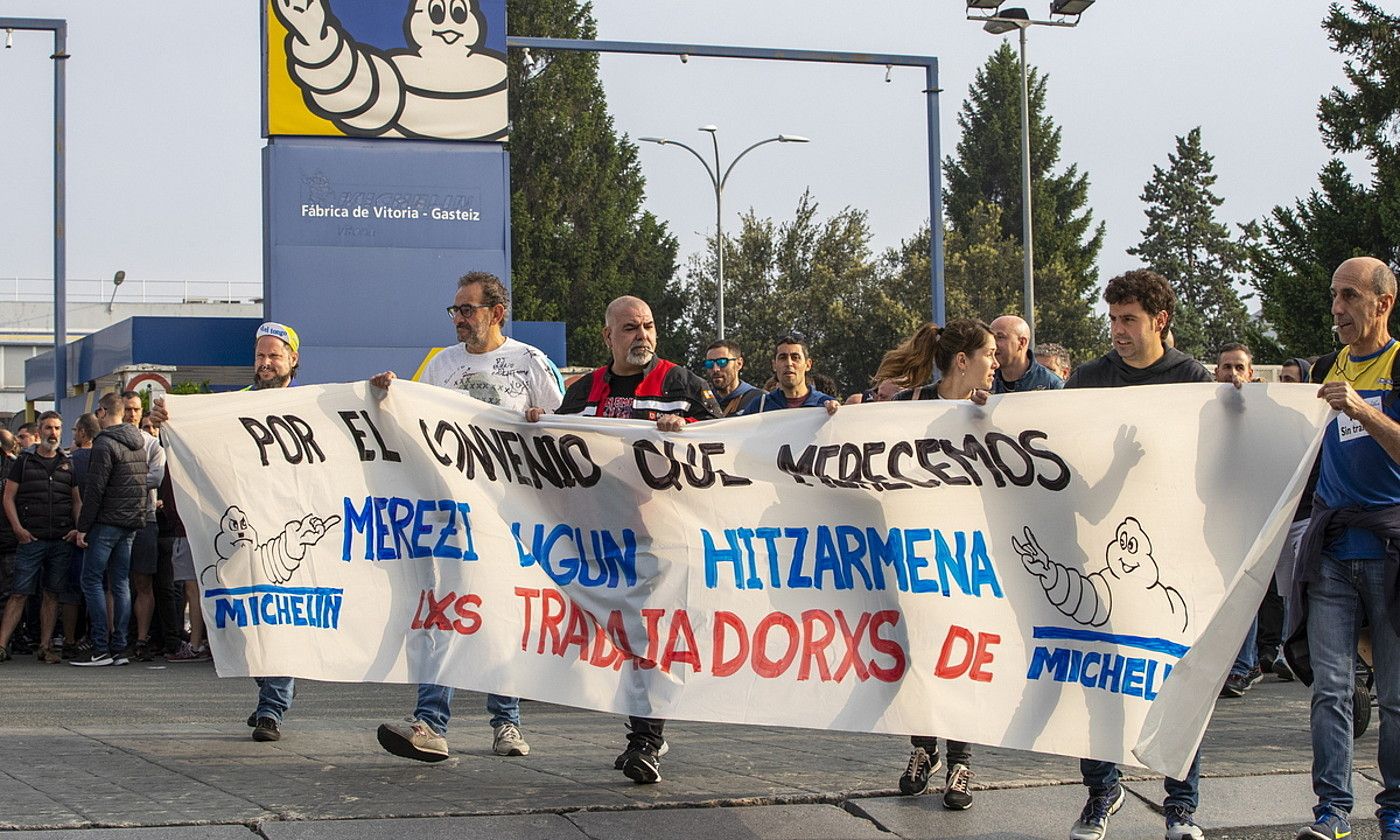 Langileak protestan, joan den astelehenean. DAVID AGUILAR / EFE.