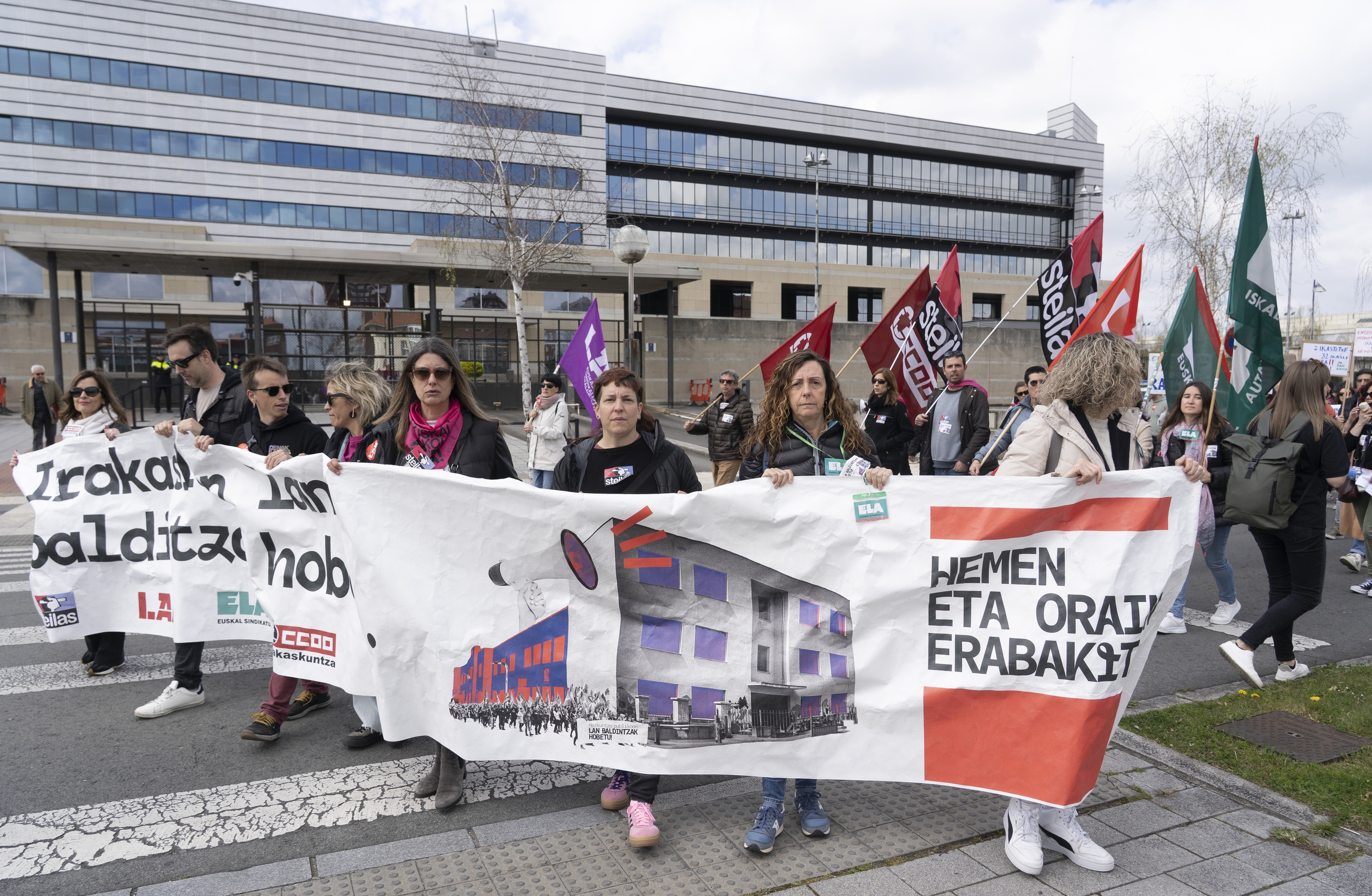 Irakasleen grebaren harira antolatutako protesta bat, Gasteizen, hilaren 2an. JAGOBA MANTEROLA / FOKU