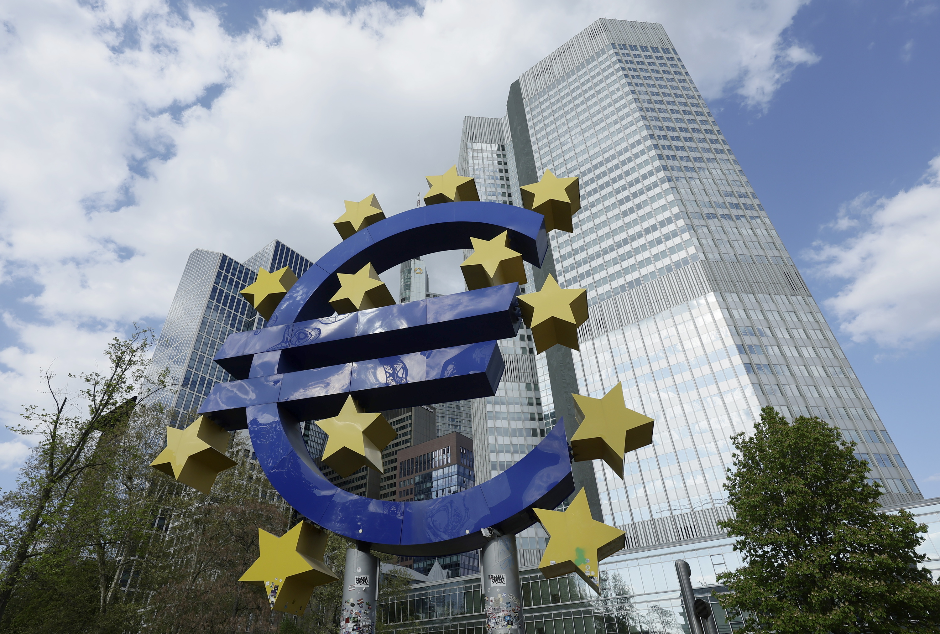 Europako Banku Zentralaren egoitza, Frankfurten, asteartean. RONALD WITTEK / EFE