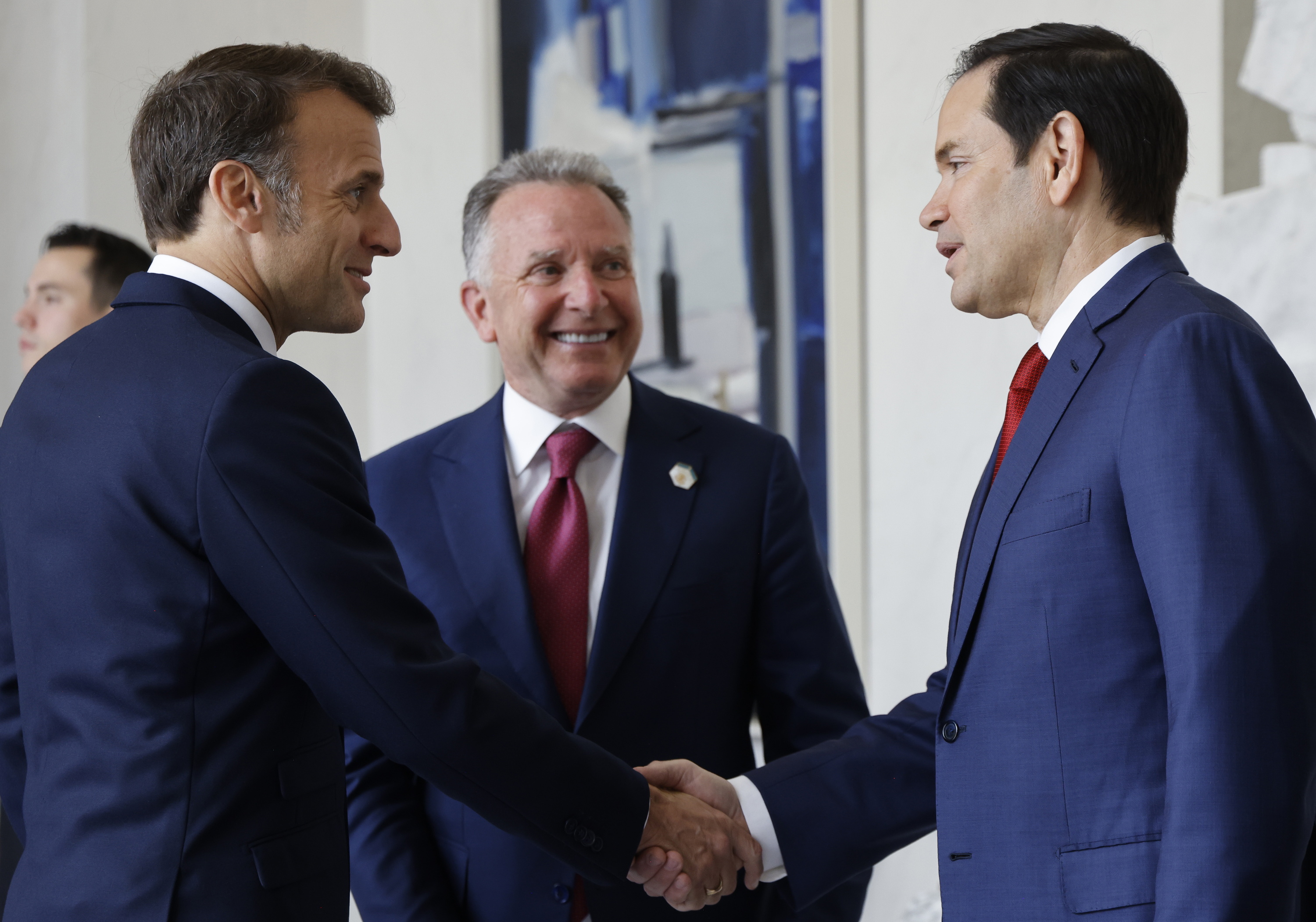 Macron, Witkoff eta Rubio, hurrenez hurren, gaur Parisen. LUDOVIC MARIN / EFE