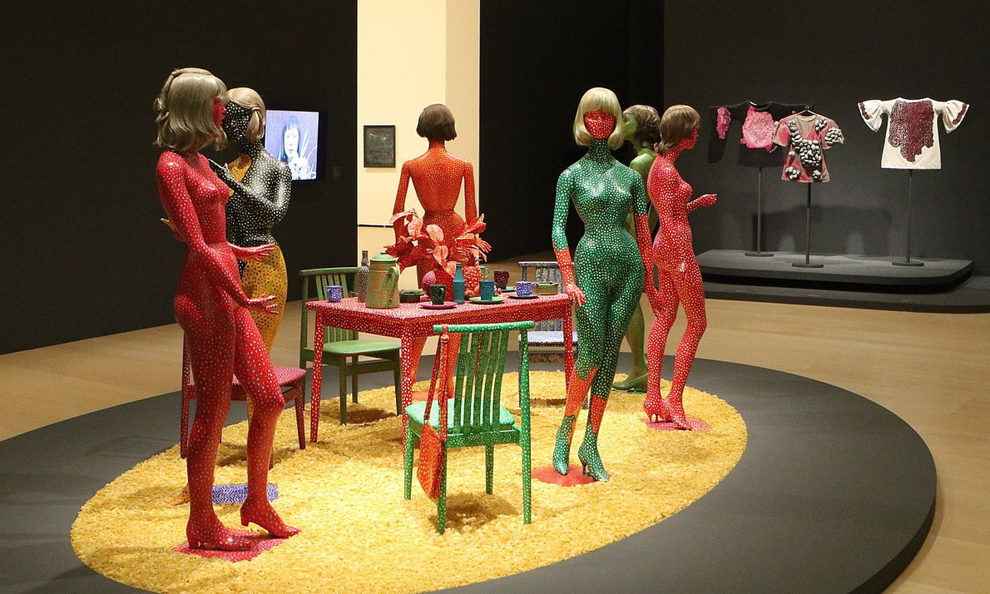 Yayoi Kusama artistaren Auto-obliterazioa instalazioa, Bilboko Guggenheim museoan. OSKAR MATXIN EDESA / FOKU.