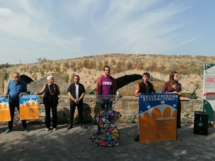 Sare herritarreko kideak, gaur, prentsaurrekoan. BERRIA