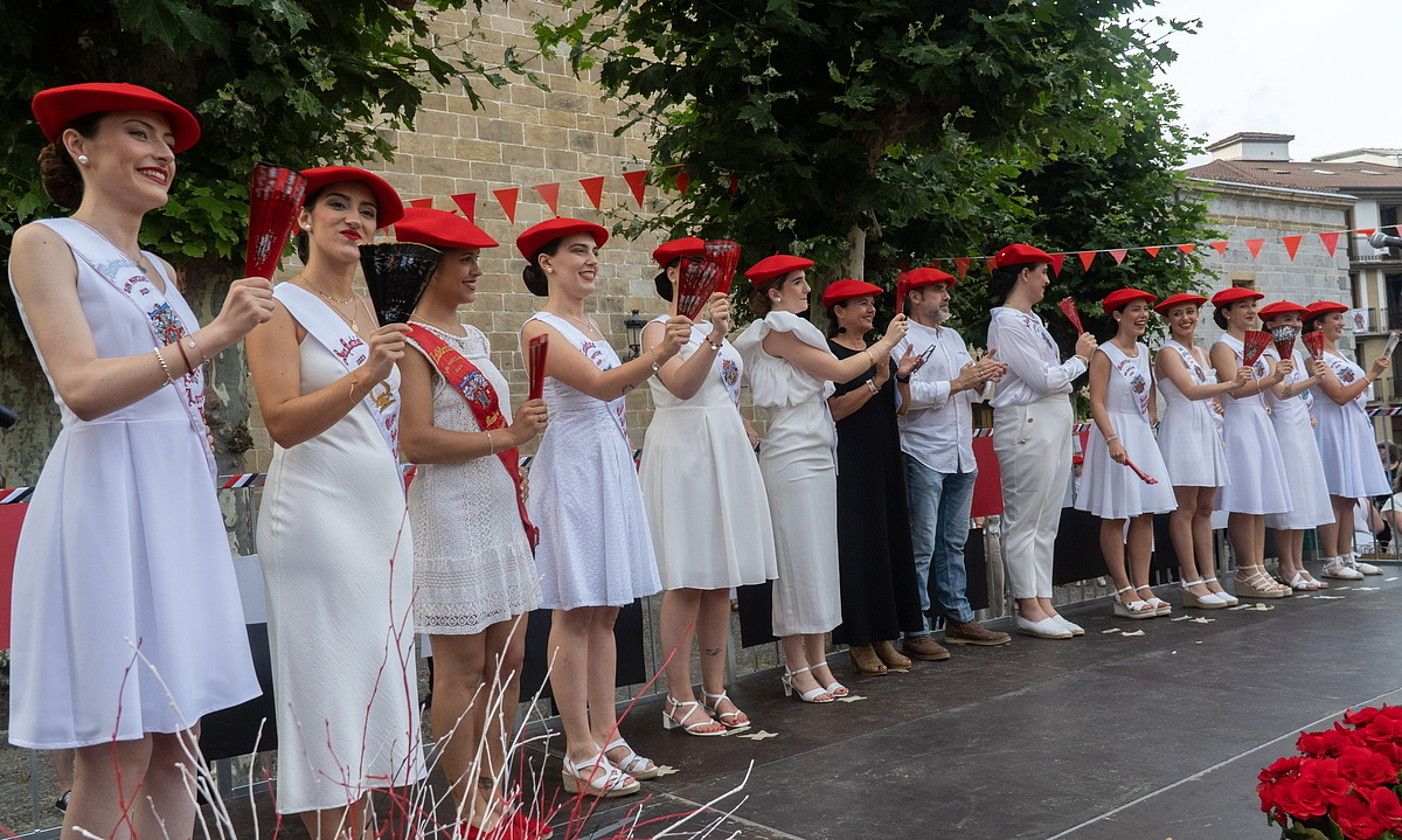 Irungo alarde parekideko kantineren aurkezpena, atzo. ANDONI CANELLADA / FOKU.