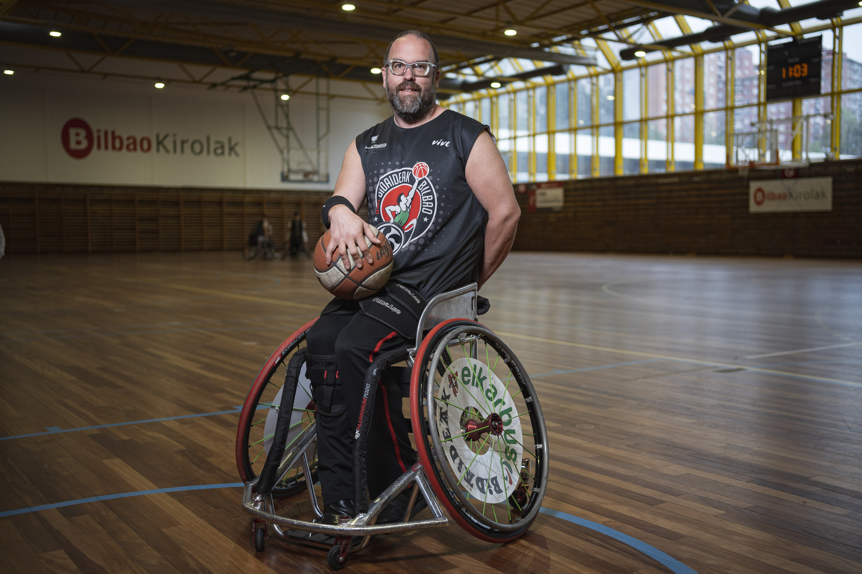 (ID_14880289) (Aritz Loiola/@FOKU) 2025-04-19, Bilbo. Asier Garcia Bidaideak gurpildun aulkiko saskibaloi taldeko kapitaina