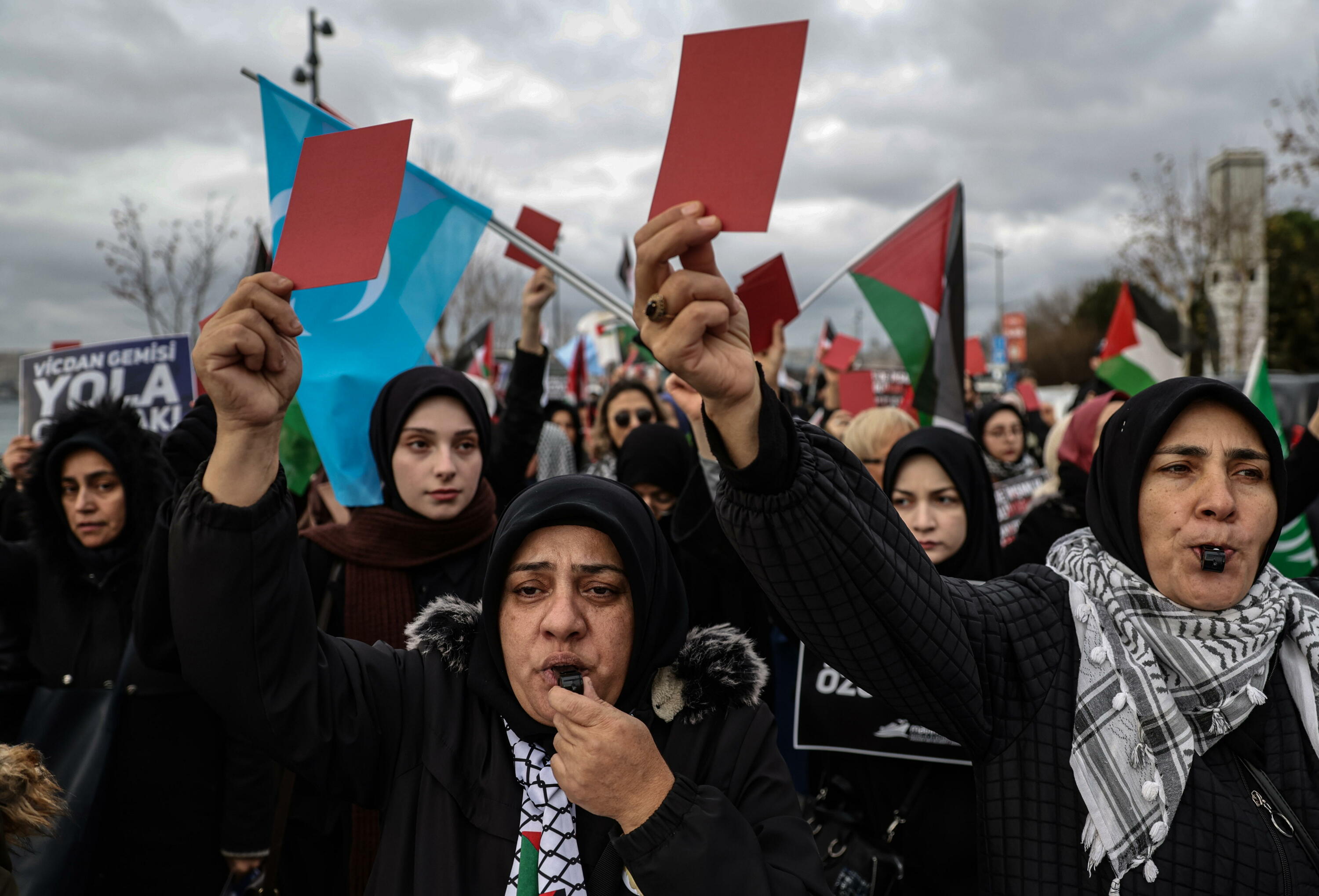 Palestinaren aldeko protesta bat Istanbulen, abenduaren 1ean. ERDEM SAHIN / EFE