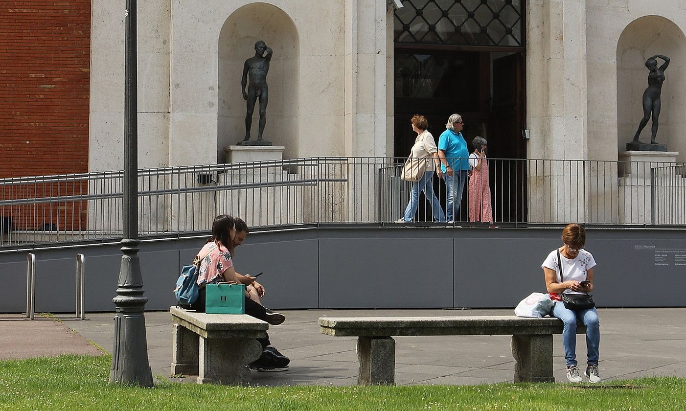 Bilboko Arte Ederren Museoaren inguruak, ostiralean. O. MATXIN EDESA / FOKU.