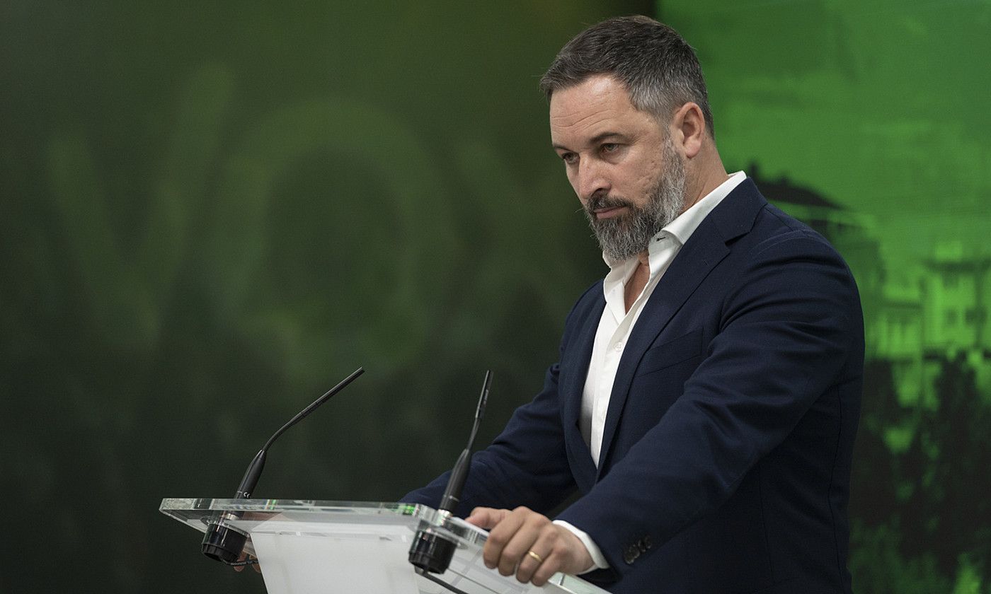 Santiago Abascal Voxeko liderra jendaurreko agerraldia batean, ekainean. FERNANDO VILLAR / EFE.