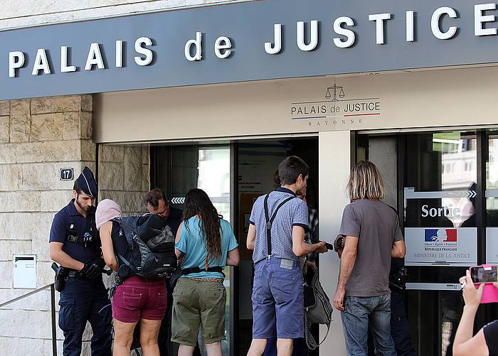 G7ko auzipetuak, Baionan, epaiketara sartzeko prest. BOB EDME