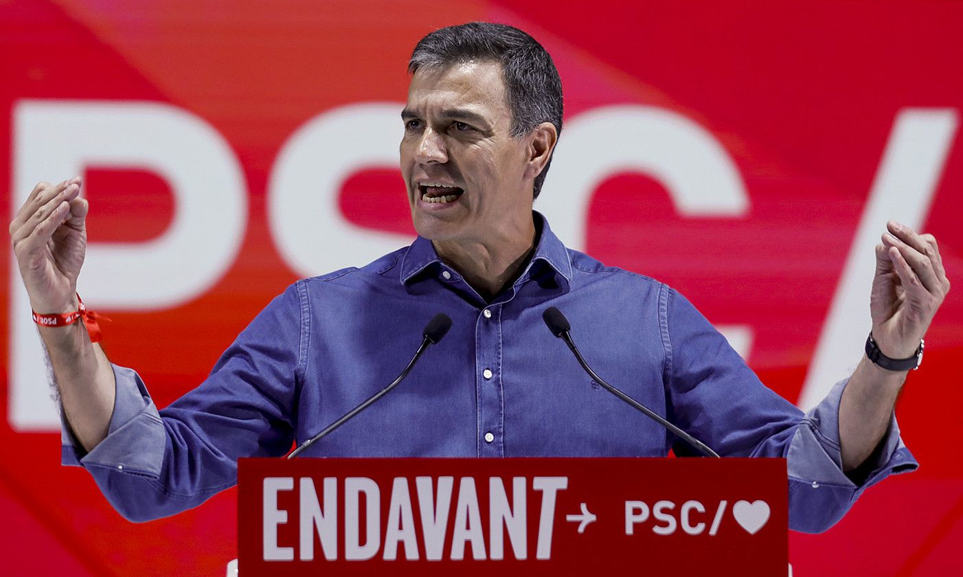 Pedro Sanchez (PSOE), hilaren 16an Bartzelonan egindako mitinean. ANDREU DALMAU / EFE.