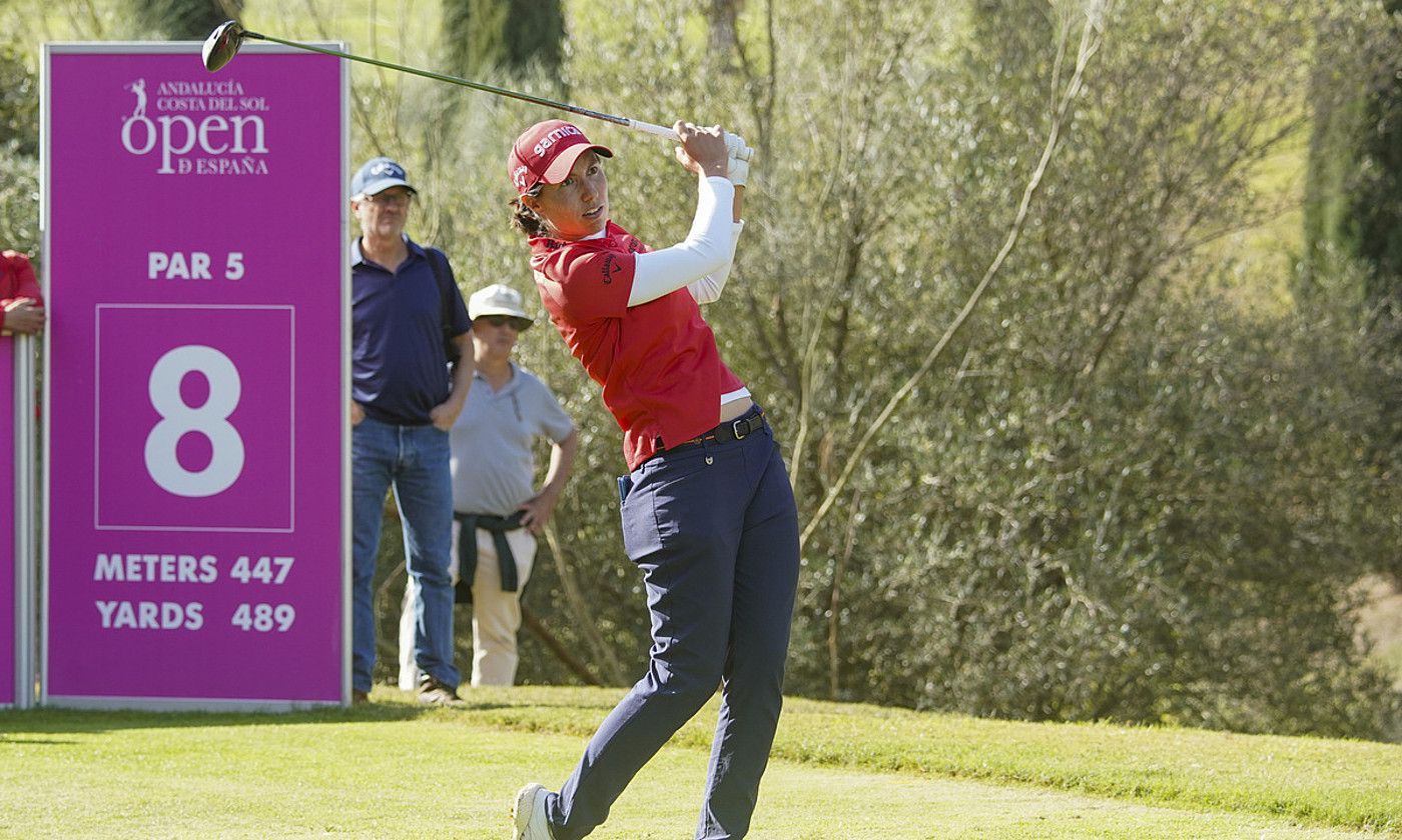 Carlota Ziganda kolpe bat jotzen, denboraldi honetan jokatutako torneo batean. RAFAEL ESPAÑA / EFE.