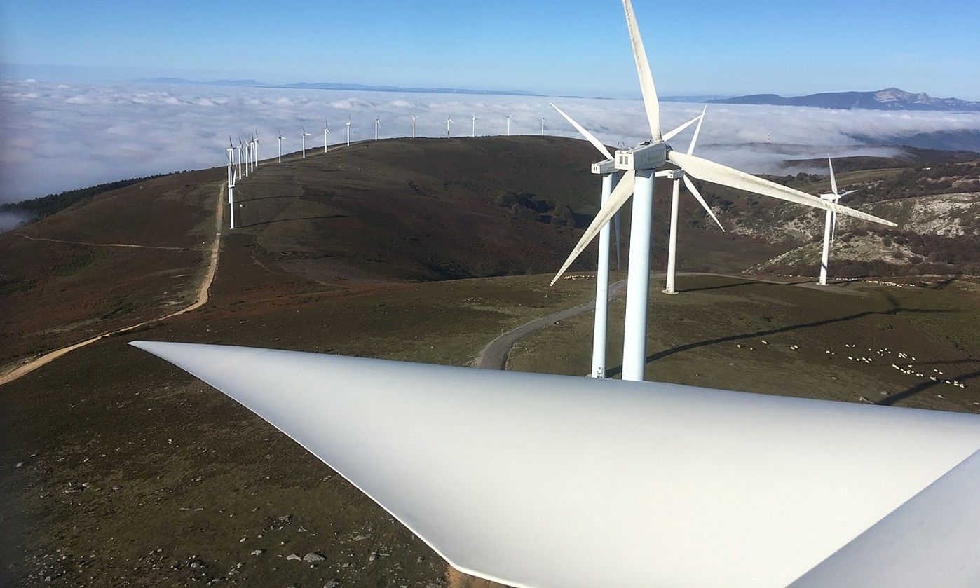 Haize errotak, Elgeako parke eolikoan, Araban. ENERGIAREN EUSKAL ERAKUNDEA.
