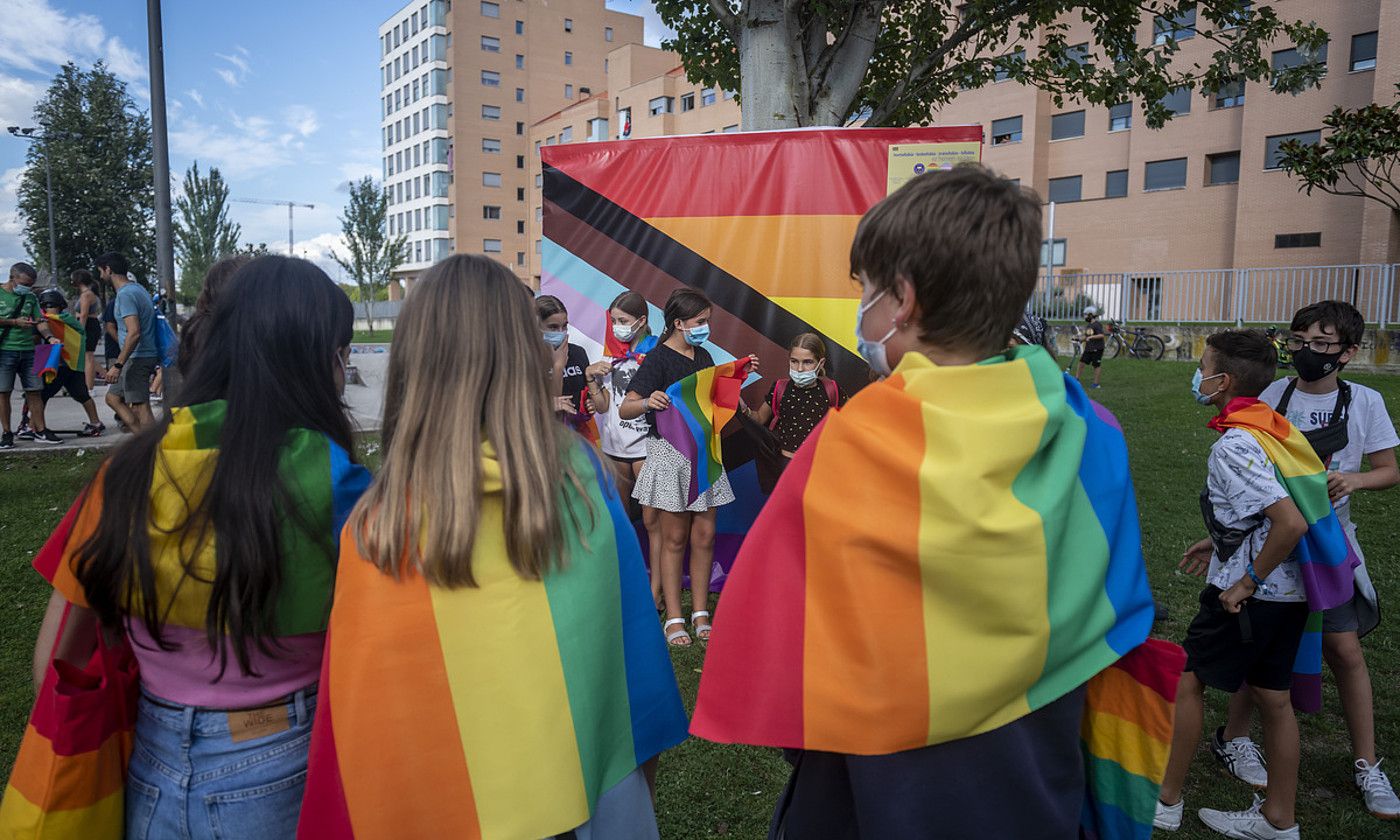 Ikusgunek homofobia salatzeko egindako protesta bat, Gasteizen. JAIZKI FONTANEDA / FOKU.