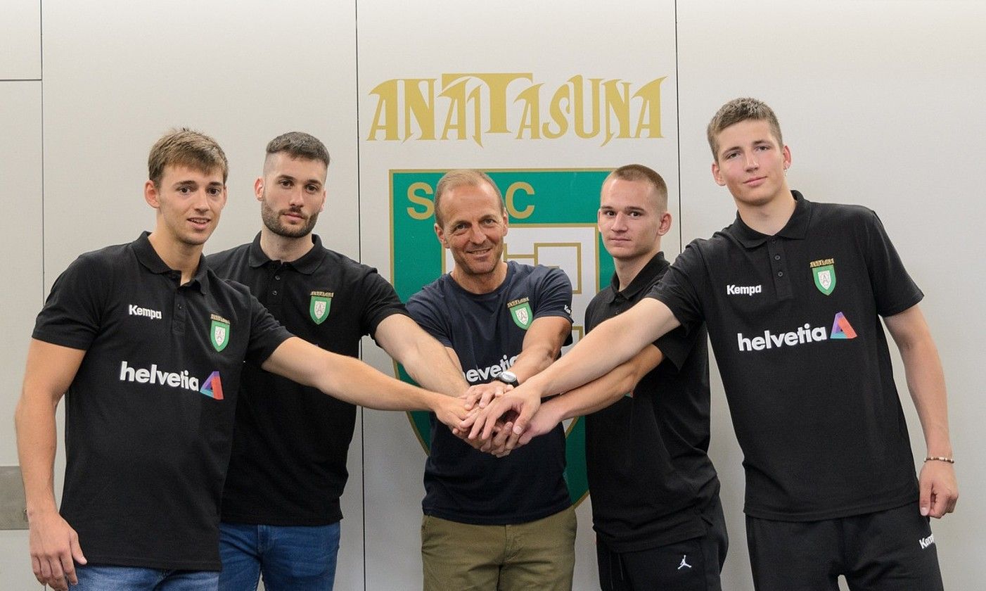 Anaitasunak denboraldi berrirako egin dituen lau fitxaketak. ANAITASUNA. Anaitasunak denboraldi berrirako egin dituen lau fitxaketak. ANAITASUNA.