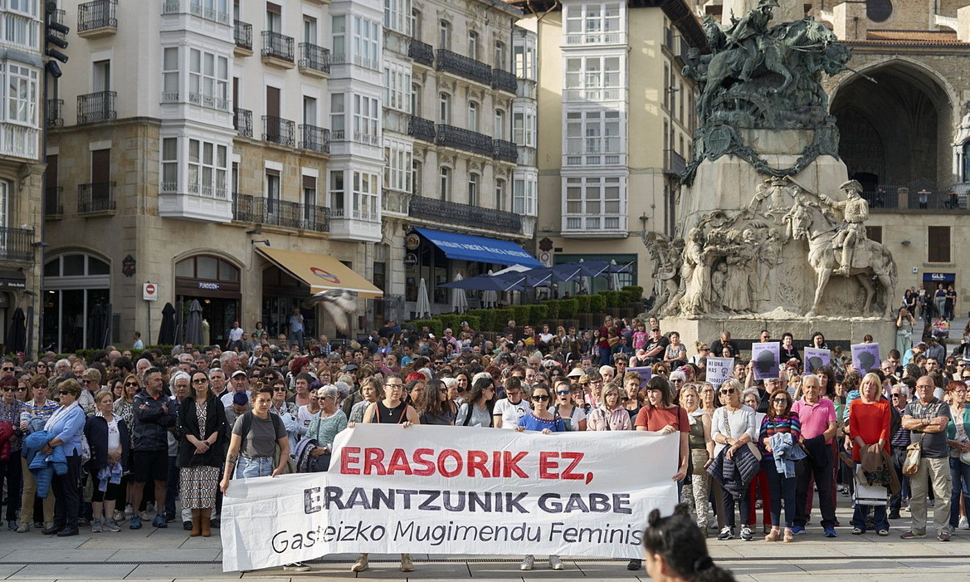 Indarkeria matxista salatzeko elkarretaratze bat, Gasteizen. JAIZKI FONTANEDA / FOKU.