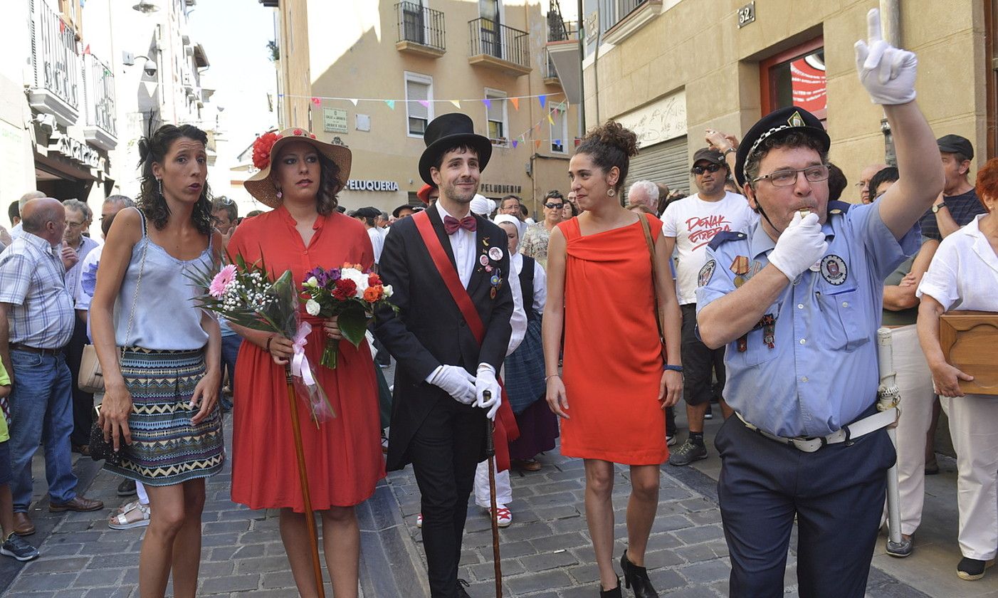 Iruñeko San Lorentzo karrikako udalbatza, txupinazora bidean, 2018ko abuztuaren 10ean. IDOIA ZABALETA / FOKU.