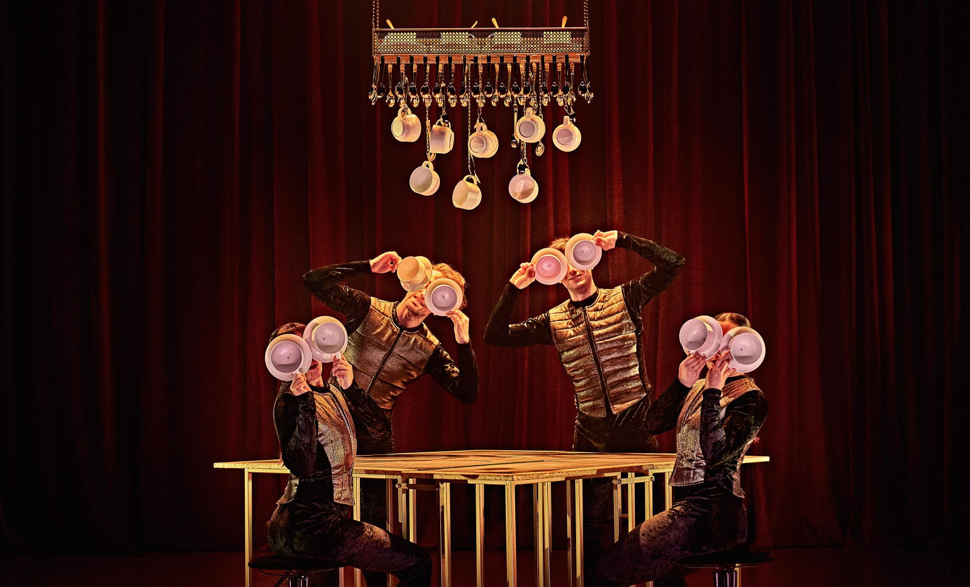 Aracaladanza konpainiaren 'Van de Bach' ikuskizuna. Muxikebarrin emango dute hilaren 25ean, 20:00etan. GETXO KULTURA