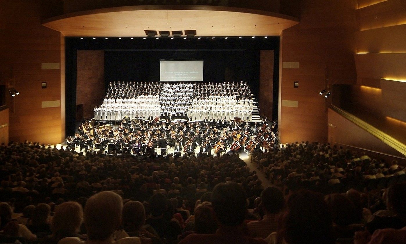 2005eko kontzertu bat, Kursaaleko auditoriumean. JUANTXO EGAÑA / FOKU.