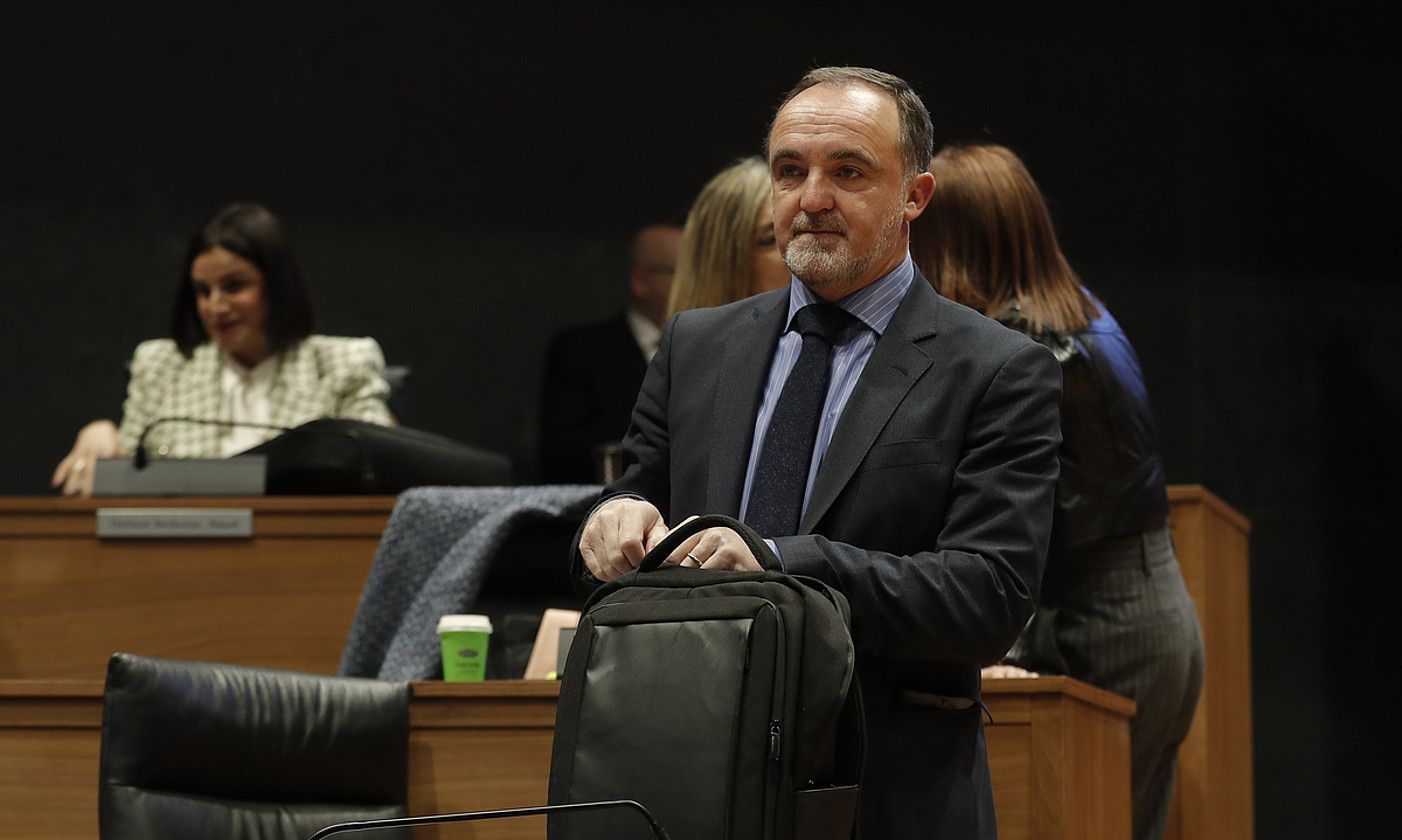 Javier Esparza UPNko presidente eta oposizioko burua Nafarroako Parlamentuan, artxiboko irudi batean. VILLAR LOPEZ / EFE.