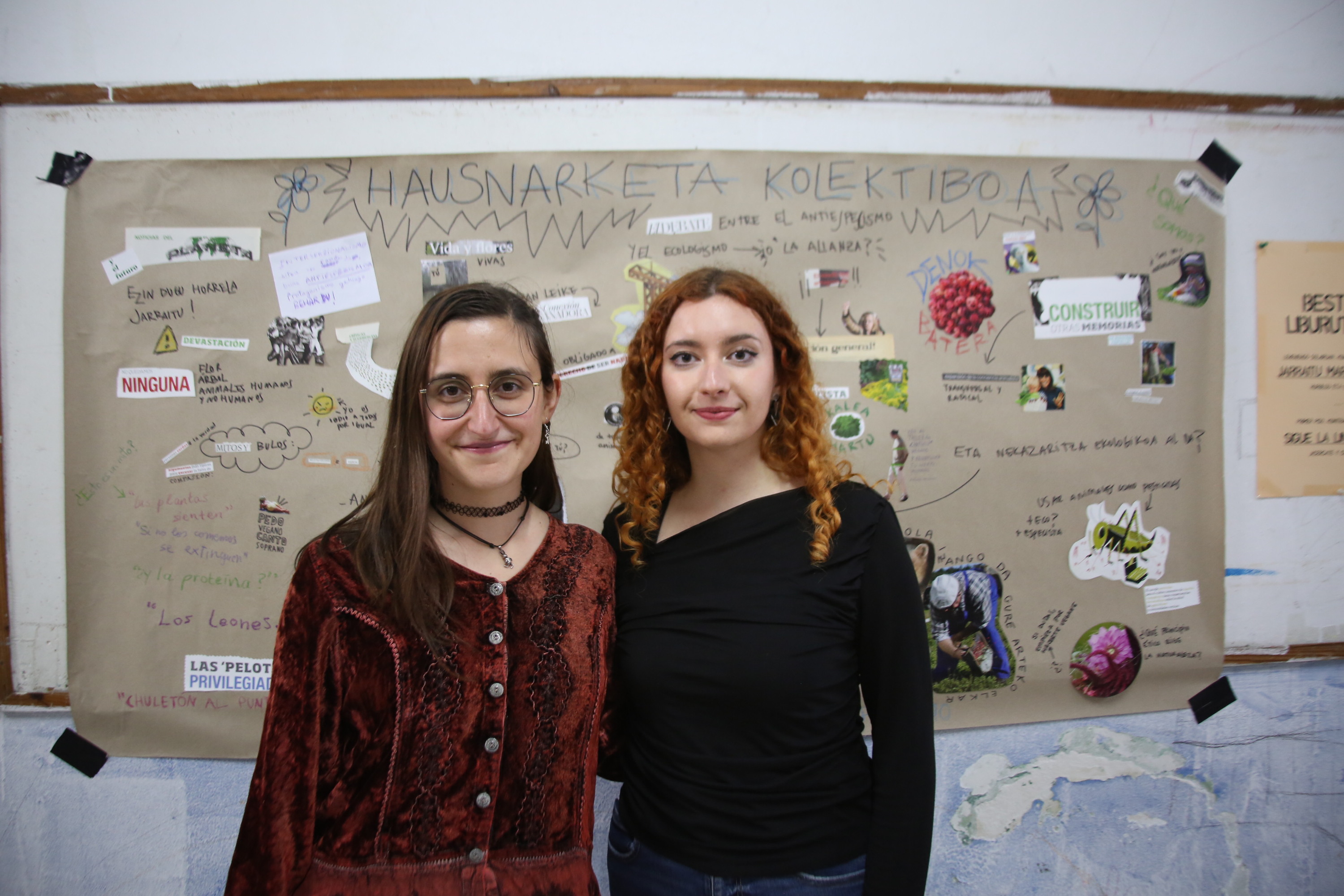 Irati Jimenez Perez eta Ane Belen Ruiz Lejarzegi, larunbatean antolatutako BAB azokan, Bilbon. AIK