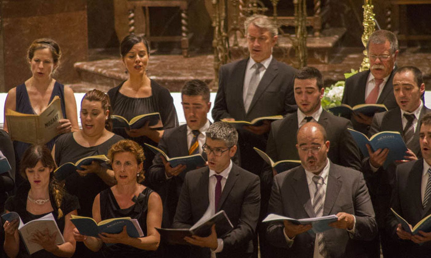 Conductus Ensemble, artxiboko argazki batean. MUSIKA HAMABOSTALDIA.