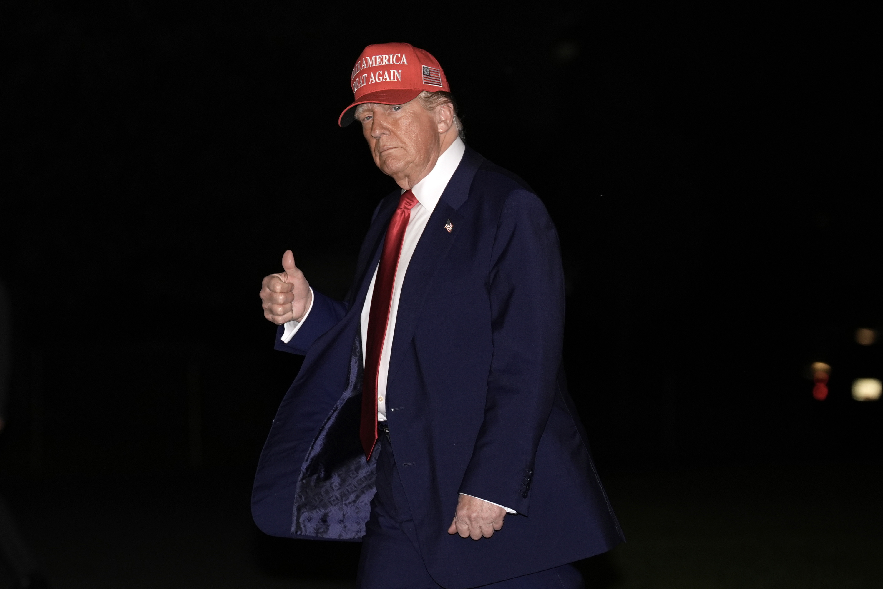 Donald Trump AEBetako presidentea, atzo, Michiganen. YURI GRIPAS / EFE