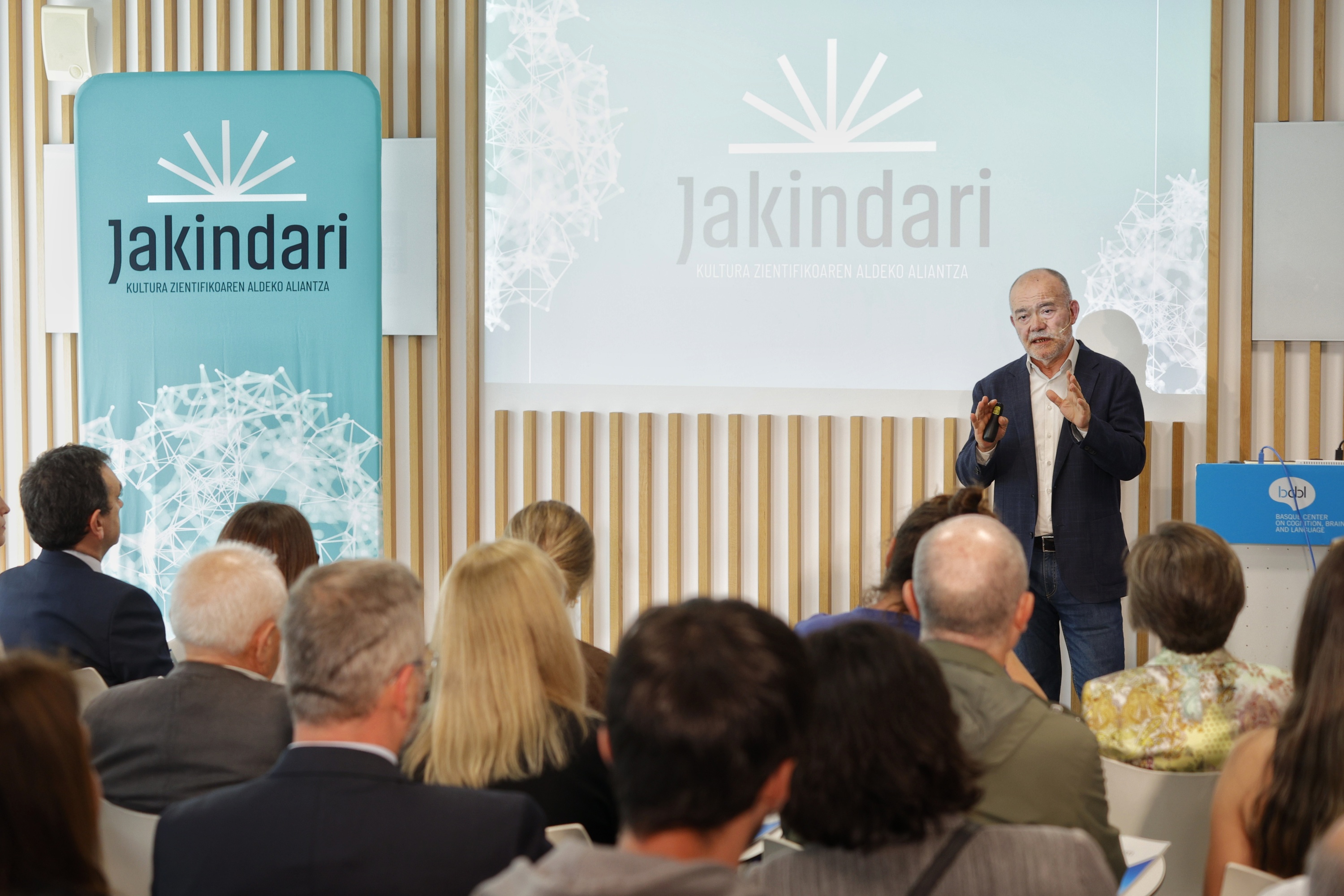 Juan Ignacio Perez Iglesias Zientzia, Unibertsitate eta Berrikuntza sailburua, Ezagutza Gizartean Zabaltzeko Egitasmoa aurkezten. MAIALEN ANDRES /FOKU 