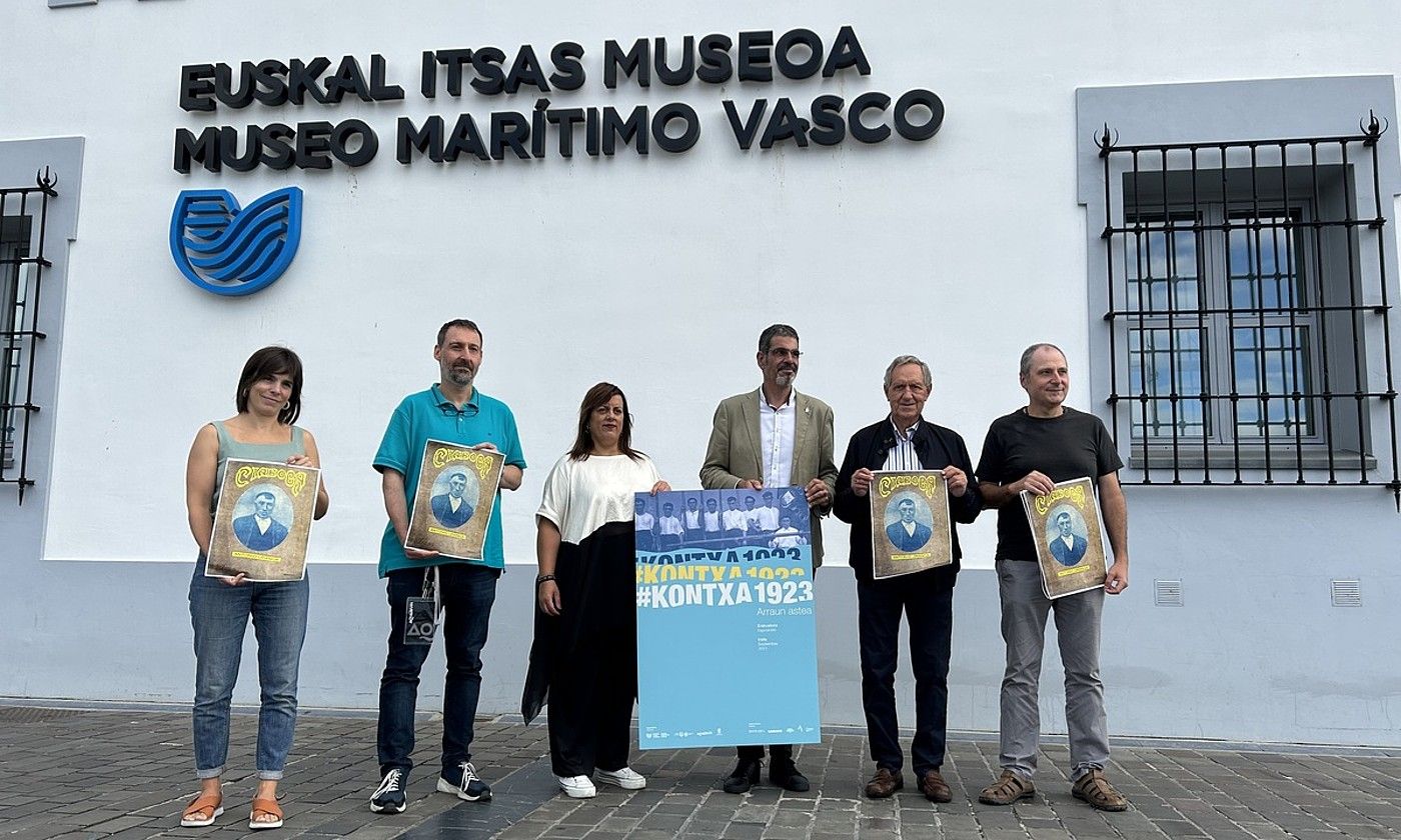 Aquariumeko eta Itsas Museoko ordezkariak, Gipuzkoako Aldundikoekin eta Donostiako Udalekoekin, aurkezpenean. BERRIA.