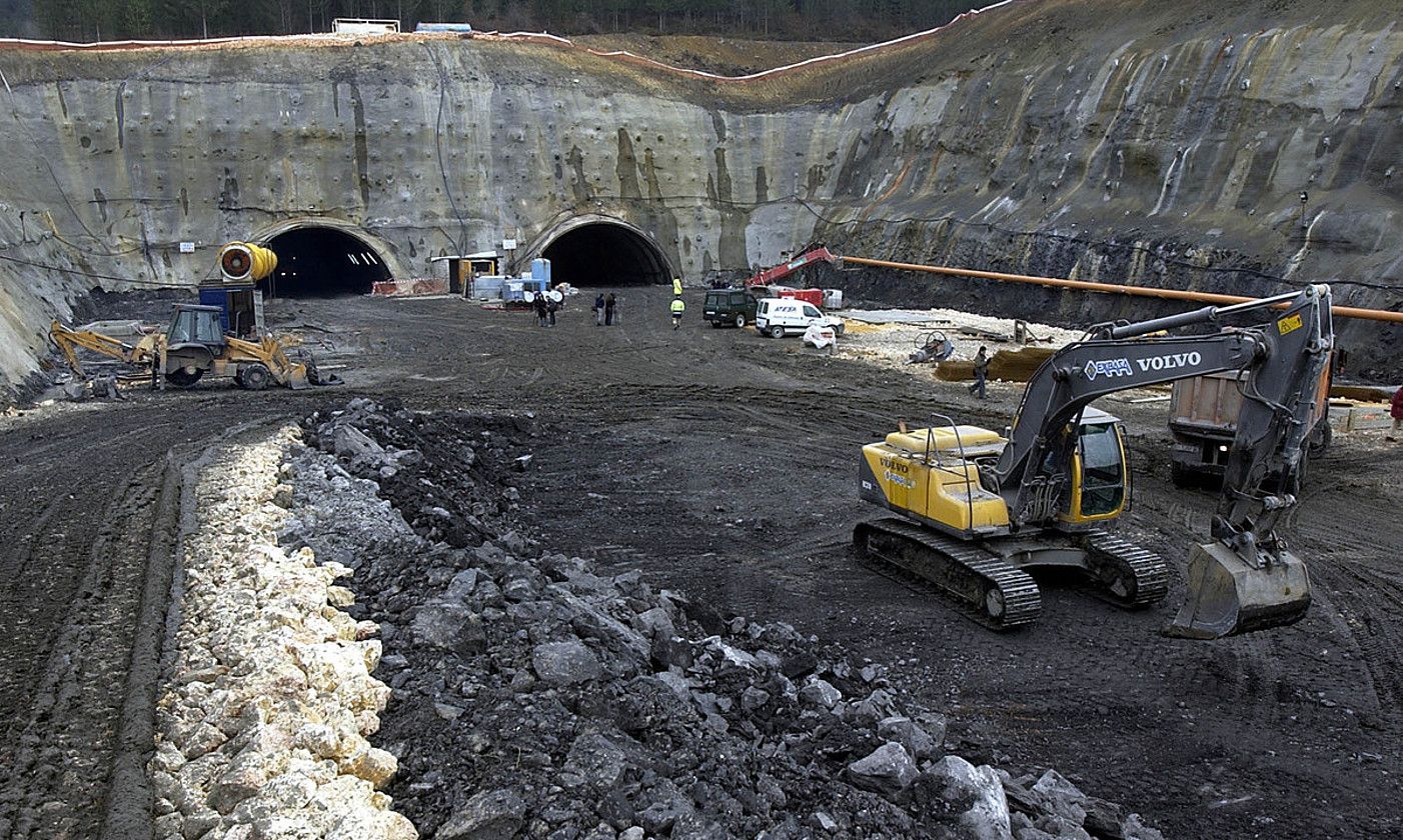 Arlabango tunelaren obrak AP-1 autobidean. RAUL BOGAJO / FOKU.