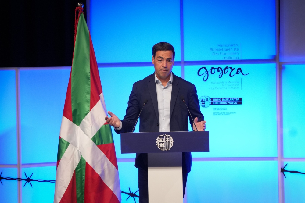 Pradales nazien kontzentrazio esparruetara deportatu zituzten euskaldunen omenaldian Pradales nazien kontzentrazio esparruetara deportatu zituzten euskaldunen omenaldian
