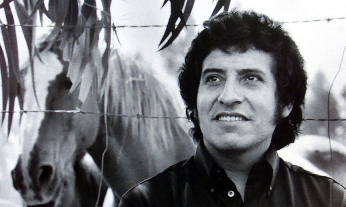 Pinocheten diktadurako lehen egunetan erail zuten Victor Jara kantaria; zehazki, gaur duela 50 urte. ANTONIO LARREA/REUTERS.