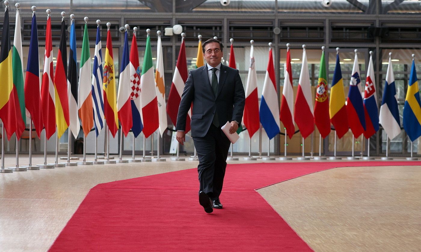 Espainiako Atzerri ministro Jose Manuel Albares, atzo, Bruselan. OLIVER HOSNET /EFE.