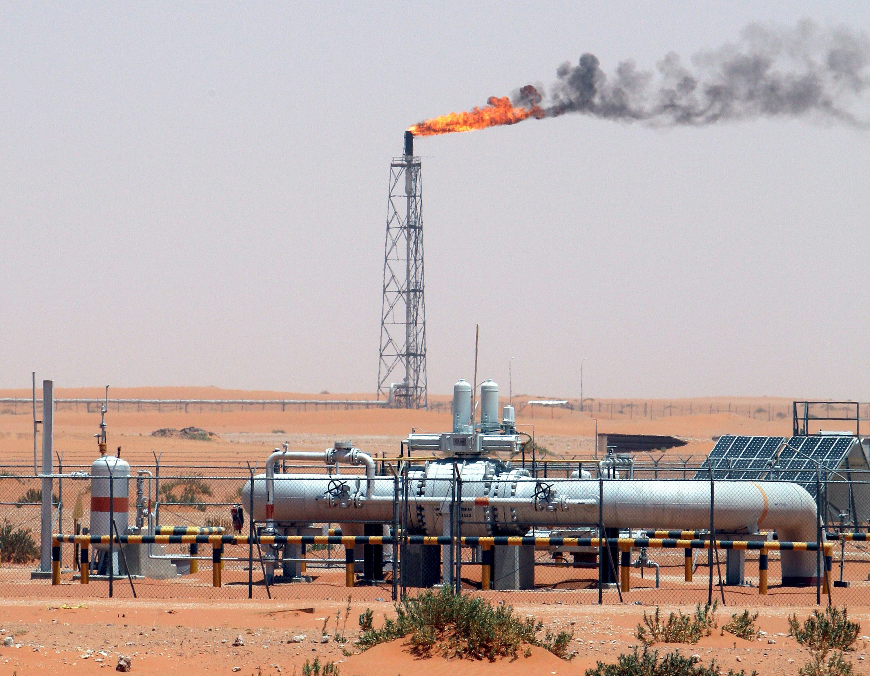 Saudi Arabiako petrolio hobi bat. ALI HAIDER / EFE
