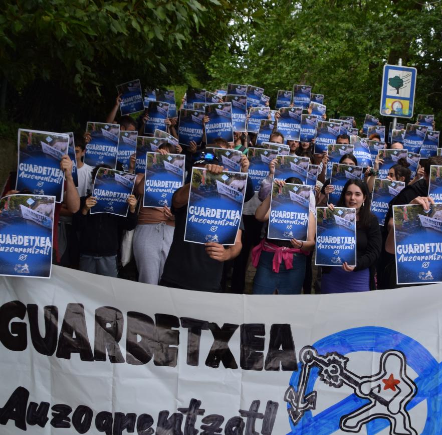 AZGAko kideak maiatzaren 1ean, Donostiako Guardetxean. AZGA 