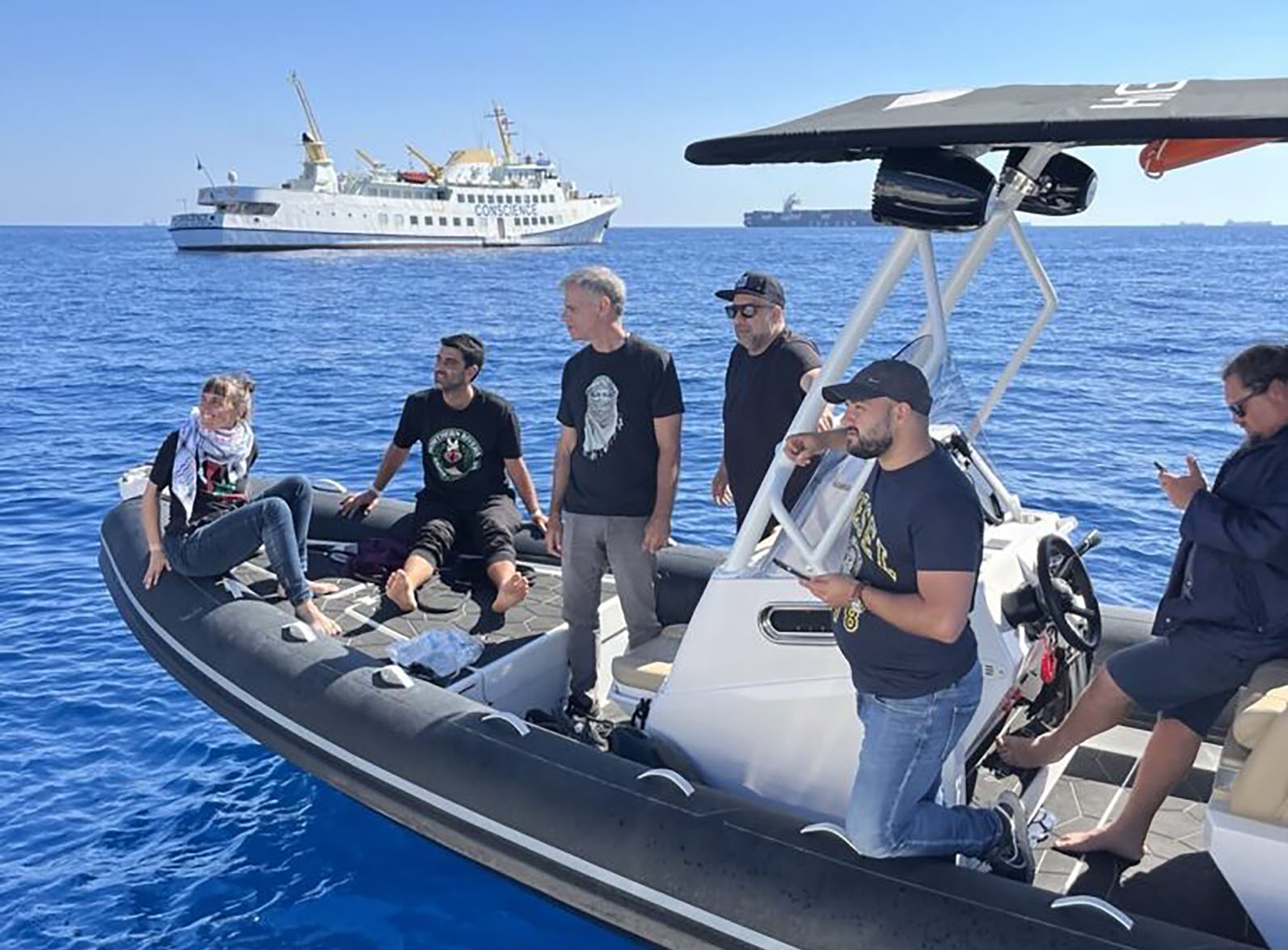 Askatasunaren Flotillako kideak nazioarteko uretan. ASKATASUNAREN FLOTILLA
