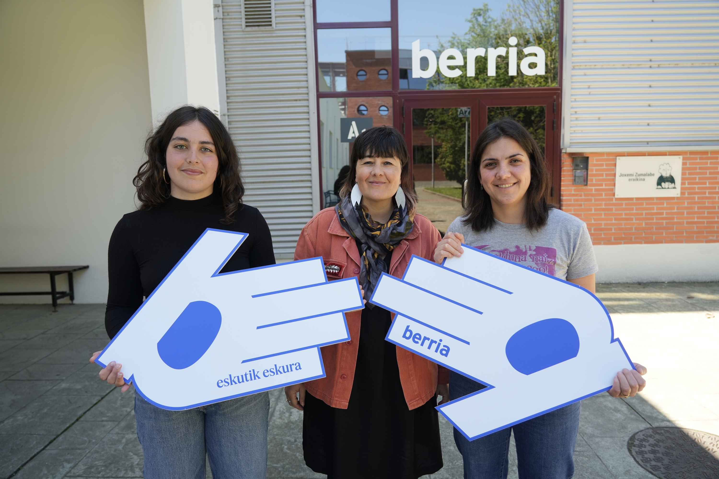 (ID_14907012) (Jon Urbe/@FOKU) 2025-04-28, Andoain. Berriaren eta Euskal Herrian Euskaraz-en arteko hitzarmena