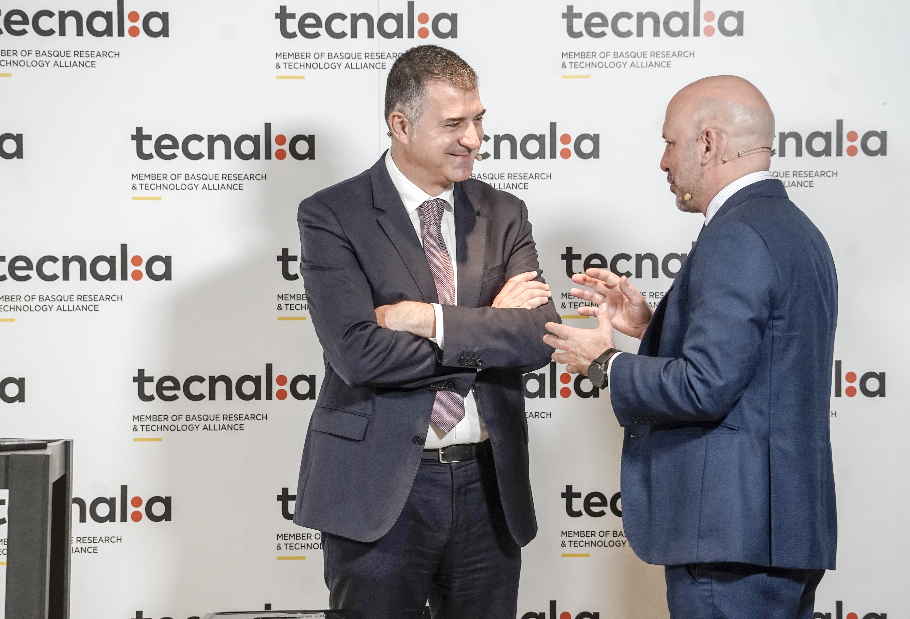 Jesus Valero Tecnaliako zuzendari nagusia eta Alex Belaustegi presidentea, 2024ko datuen balantzearen aurkezpenean. MARISOL RAMIREZ / FOKU 