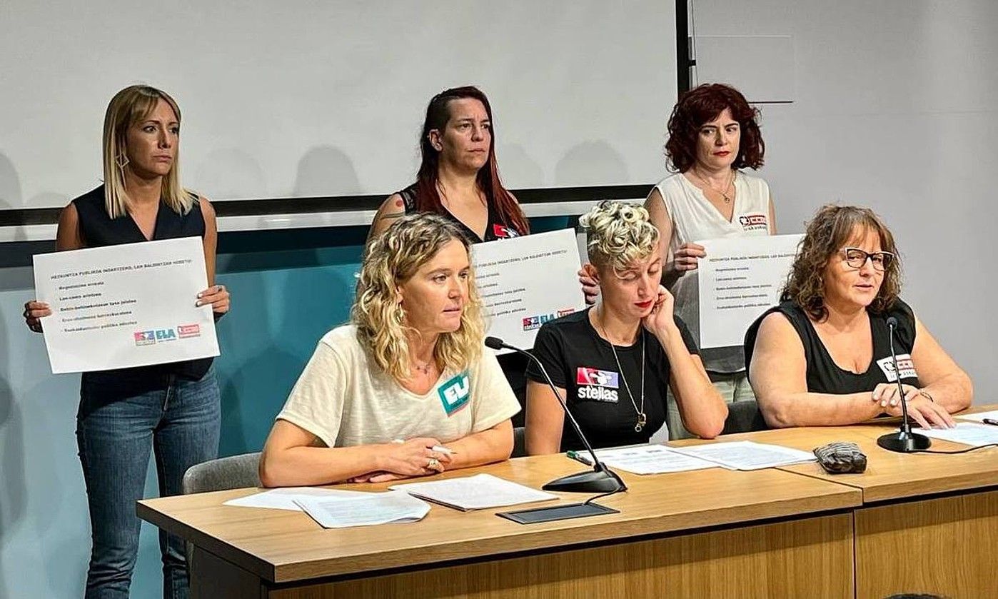 Grebarako deia egiteko agerraldia, atzo. ELA. Grebarako deia egiteko agerraldia, atzo. ELA.