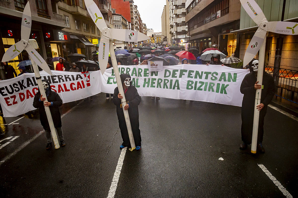 Euskal Herria Bizirik sarearen mobilizazio bat, martxoan, Gasteizen.