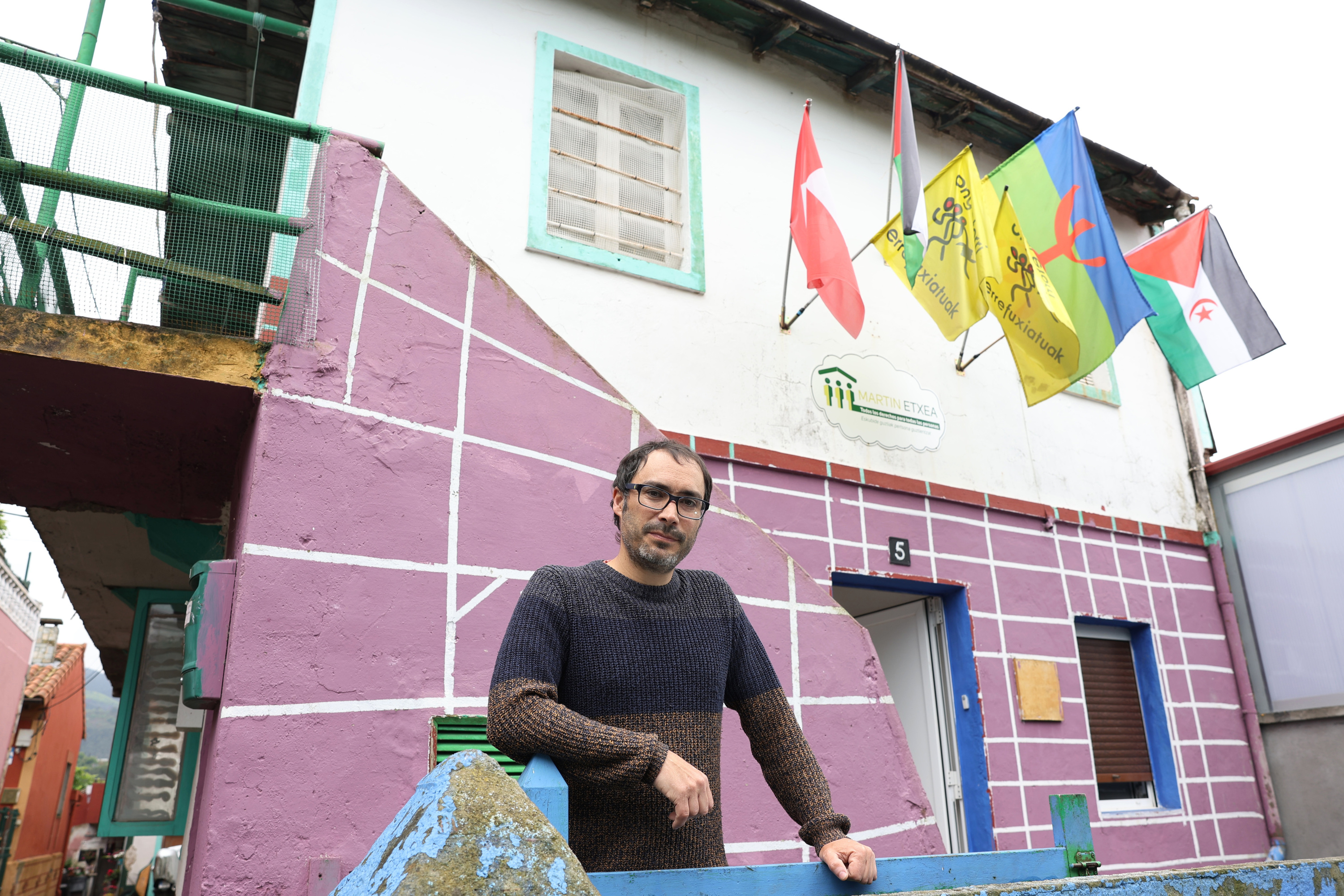 Borja Allende Gonzalez Martin Etxea elkarteko kidea, aurreko astelehenean, Gallartako harrera gunean. OSKAR MATXIN EDESA / FOKU
