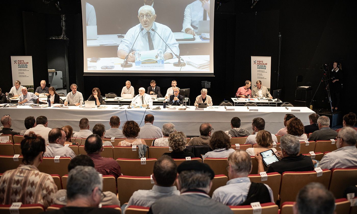 Euskal Hirigune Elkargoak atzo bilera egin zuen Baionan. PATXI BELTZAIZ. Euskal Hirigune Elkargoak atzo bilera egin zuen Baionan. PATXI BELTZAIZ.
