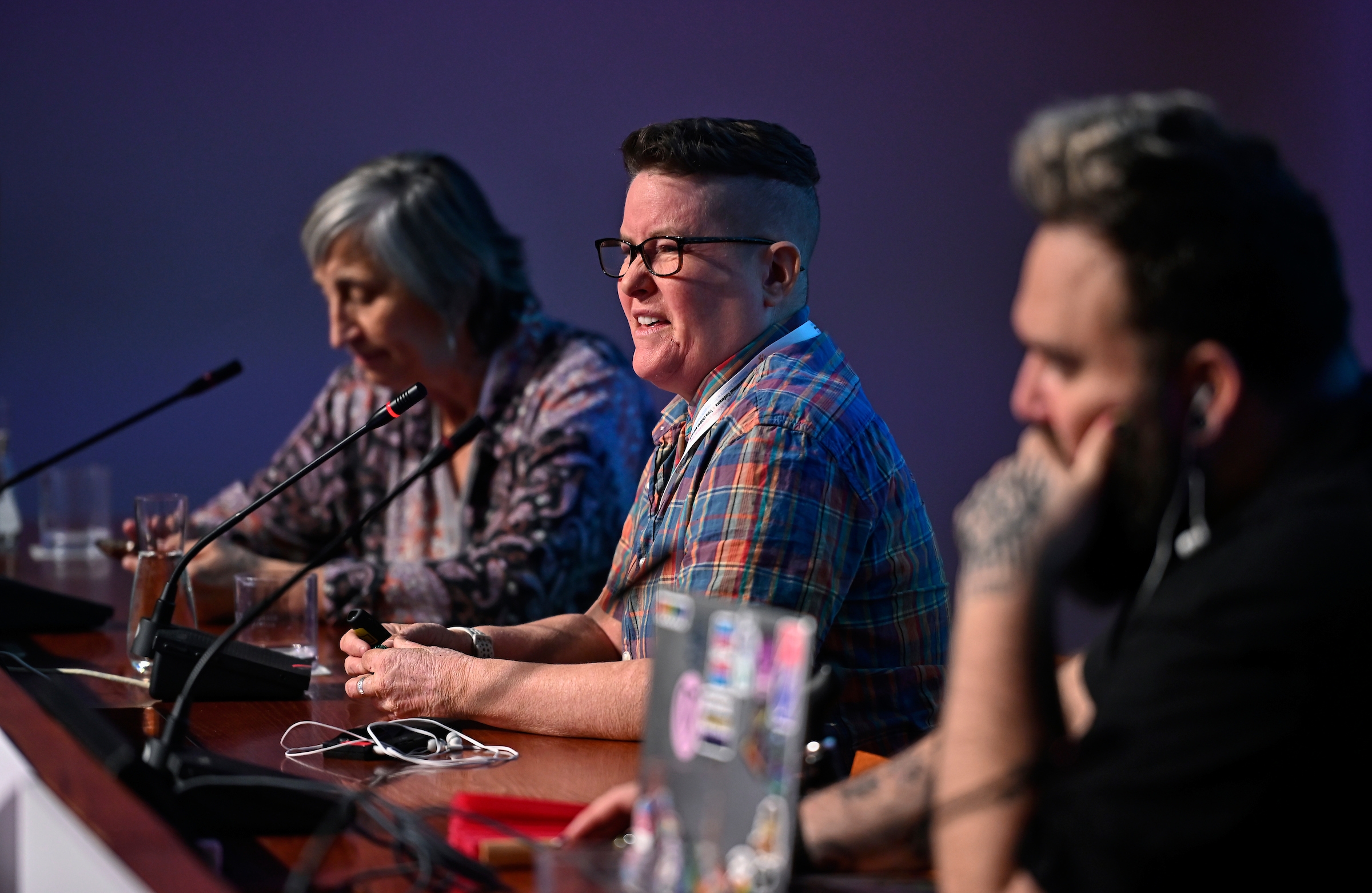 Rosa Almirall, Nat Thorne eta Darko Decimavilla gaur, haur eta gazte transexualitateari buruzko Naizen Nazioarteko I. Biltzarrean, Bilbon. NAIZEN