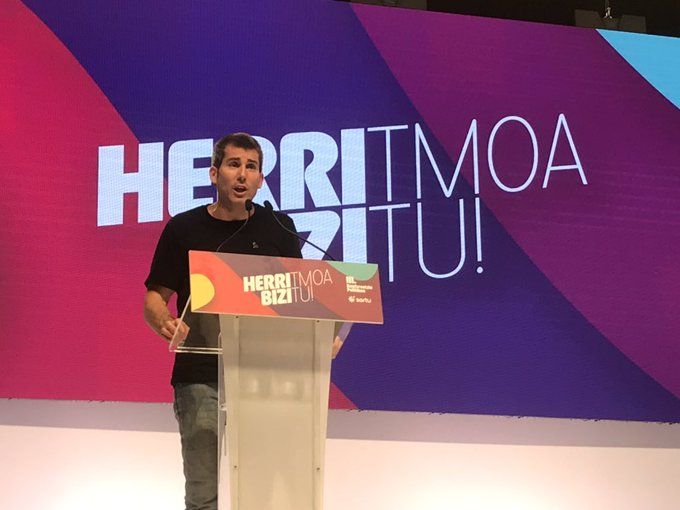 Arkaitz Rodriguez Sortuko idazkari nagusia, gaur, Iruñean, alderdiaren III. konferentzia politikoko hitzaldian.