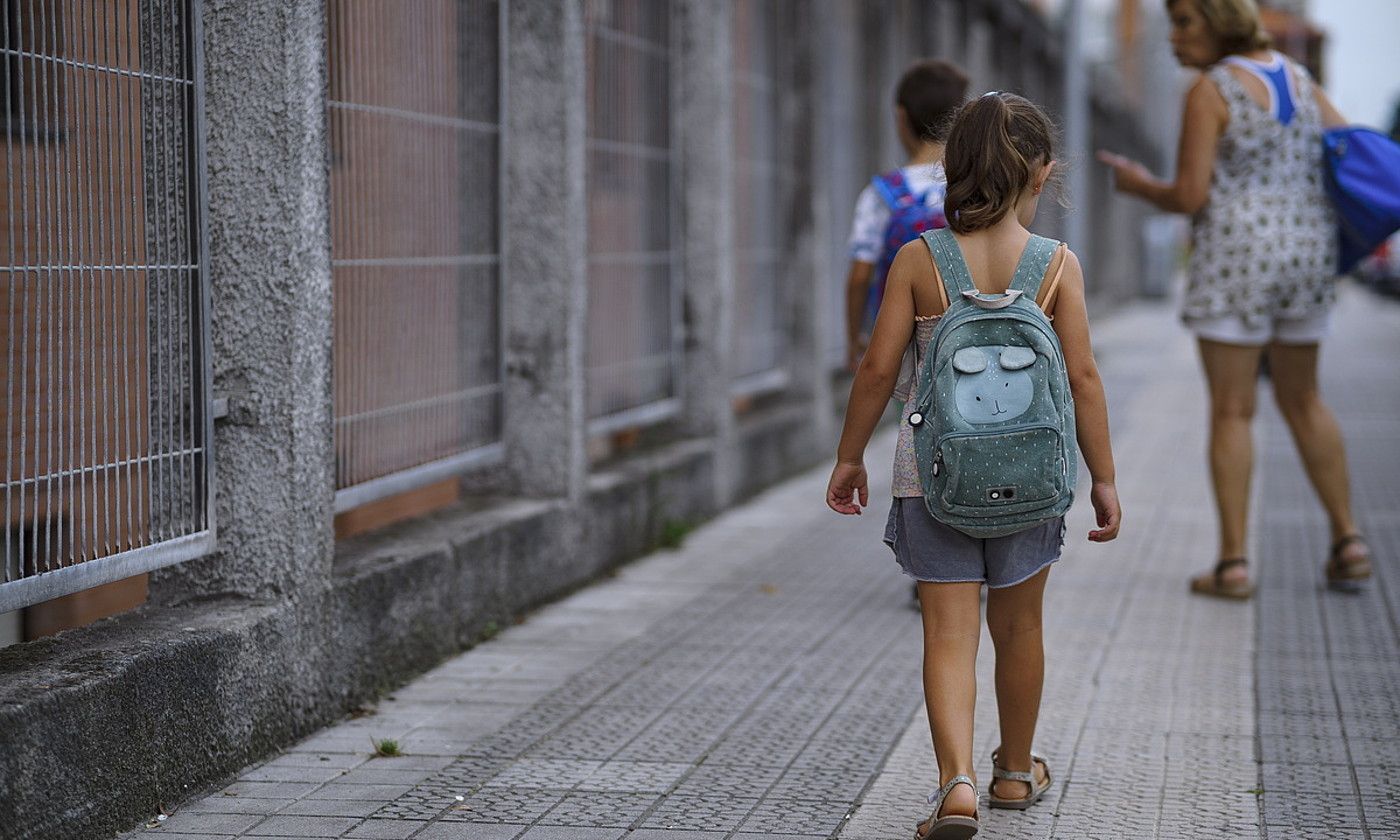 Biktimak deklaratzeko baliabide egokiak behar direla dio Save the Children erakundeak. ARITZ LOIOLA / FOKU.