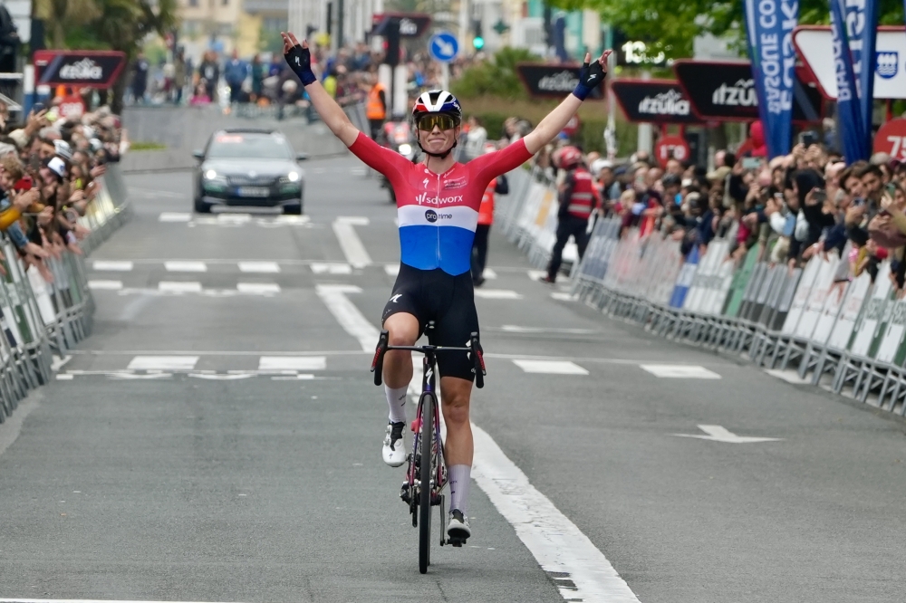 Demi Volleringek (SD Worx) irabazi zuen iaz Euskal Herriko Itzulia; baita azken etapa ere. Demi Volleringek (SD Worx) irabazi zuen iaz Euskal Herriko Itzulia; baita azken etapa ere.