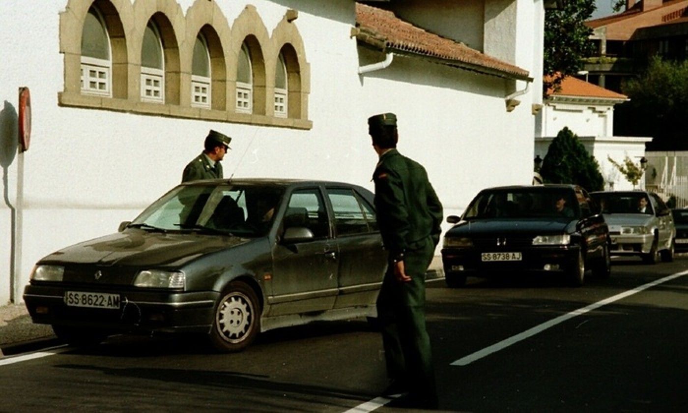 Instrukzio epailea, La Cumbrera autoan iristen. ANTONIO ALONSO / EFE.