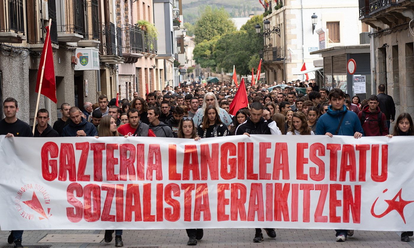 Gazteria langilea Estatu Sozailsta eraikitzen lelopean mobilizatu ziren atzo ehunka gazte. JAGOBA MANTEROLA / FOKU.