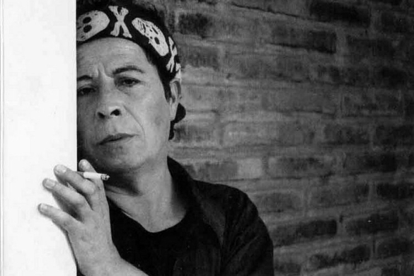 Pedro Lemebel idazle eta militantea, 1998ko irudi batean. TXILEKO LIBURUTEGI NAZIONALEKO BILDUMA Pedro Lemebel idazle eta militantea, 1998ko irudi batean. TXILEKO LIBURUTEGI NAZIONALEKO BILDUMA
