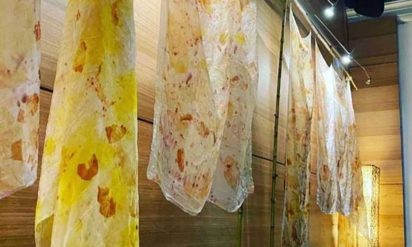 Lucia Sanchez diseinatzaileak prestatutako oihal batzuk. TELARISTA URBANA.