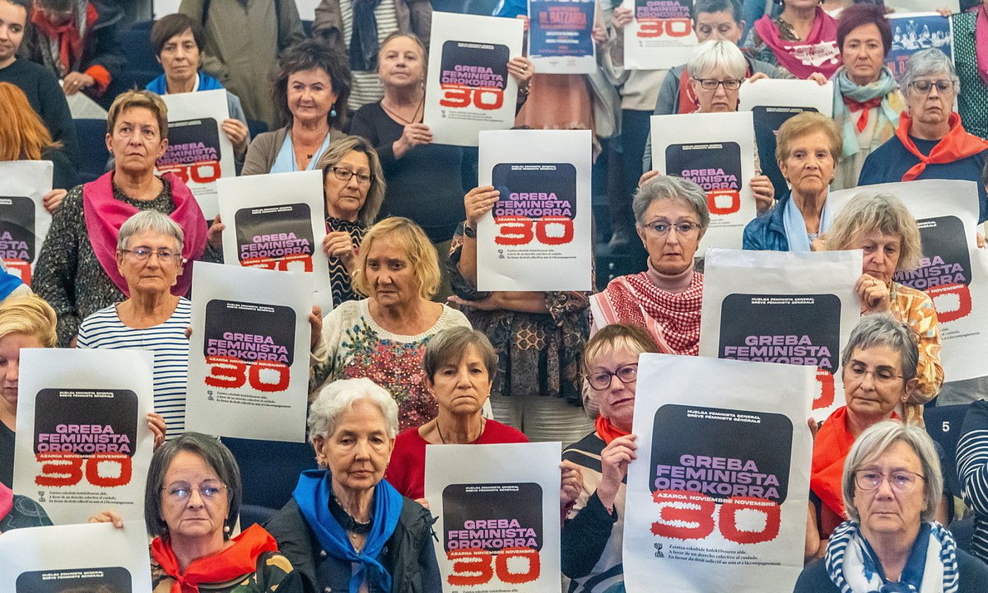 Euskal Herriko emakume pentsiodunen batzarra, atzo, Bergaran (Gipuzkoa). ANDONI CANELLADA/ FOKU. Euskal Herriko emakume pentsiodunen batzarra, atzo, Bergaran (Gipuzkoa). ANDONI CANELLADA/ FOKU.