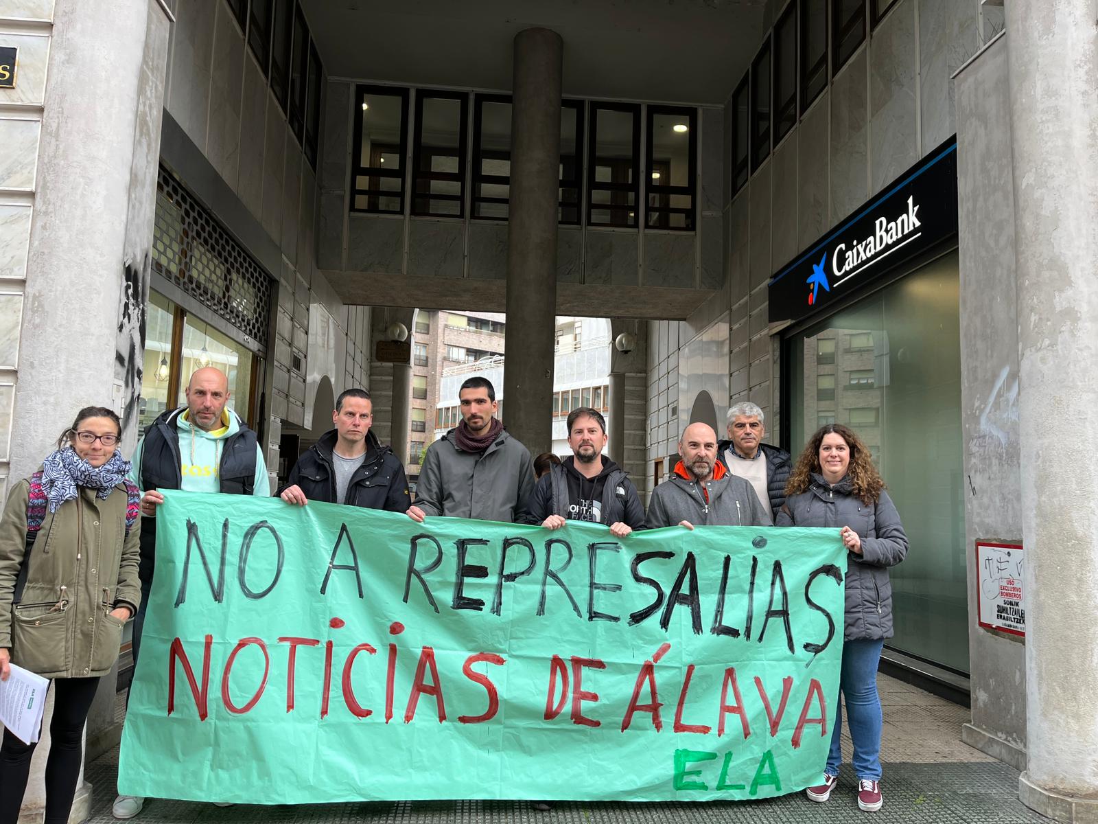 'Noticias de Alava' egunkariko langileen protesta, gaur. ELA